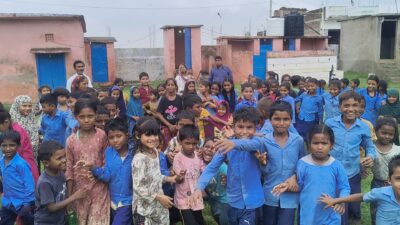 170 नामांकन वाले राजकीय प्राथमिक विद्यालय पुरुषोत्तमपुर (हिंदी) में जर्जर भवन और अधूरे शौचालय से बढ़ी परेशानी